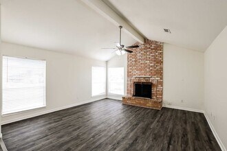 15610 Cabot Creek Cir in Houston, TX - Foto de edificio - Building Photo