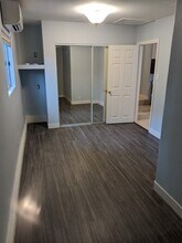 17915 Erwin St, Unit Apartment in Encino, CA - Building Photo - Building Photo