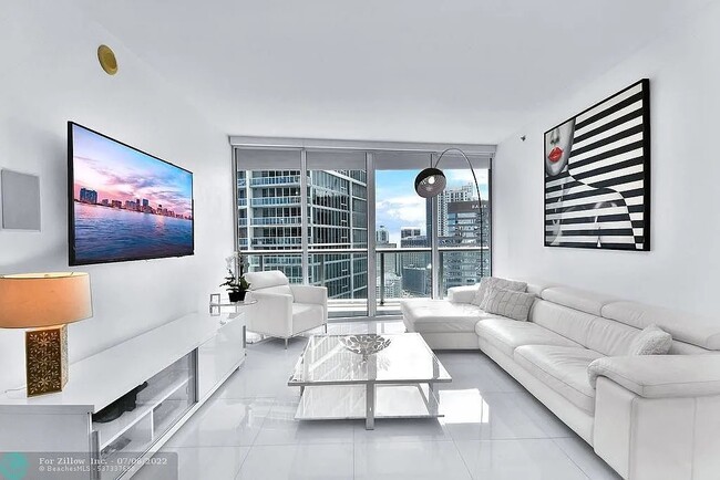 475 Brickell Ave, Unit 2305 in Miami, FL - Foto de edificio - Building Photo