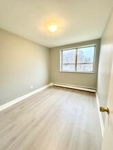 Victoria Apartments in Burlington, ON - Building Photo - Building Photo