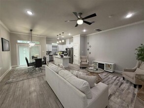 7110 St Augustine St in Houston, TX - Building Photo - Building Photo