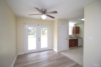 7177 Schwab Dr in Pensacola, FL - Foto de edificio - Building Photo