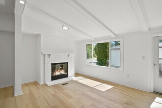9 Crescent Park Rd in Westport, CT - Building Photo - Building Photo