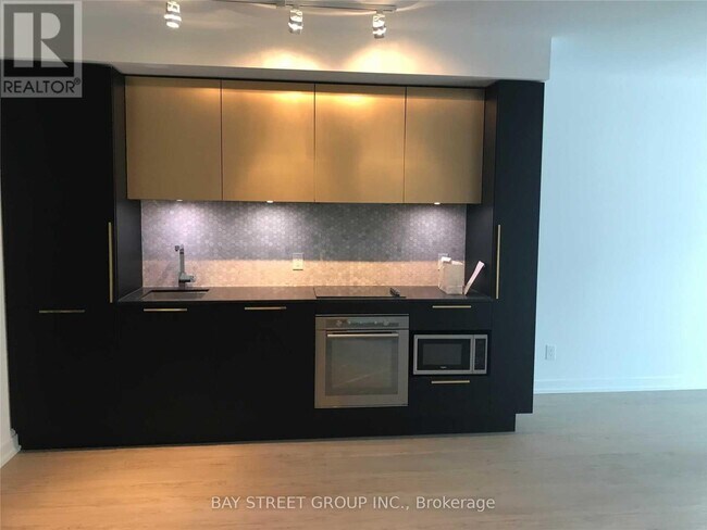 85-885 Wood St in Toronto, ON - Building Photo - Building Photo