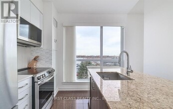 9205 Yonge St in Richmond Hill, ON - Building Photo - Building Photo