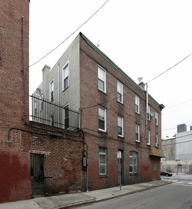 610-612 S 6th St in Philadelphia, PA - Foto de edificio - Building Photo