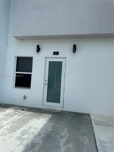 6400 SW 139th Avenue Rd in Miami, FL - Foto de edificio - Building Photo