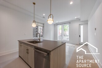 1814 W Thomas St in Chicago, IL - Building Photo - Building Photo