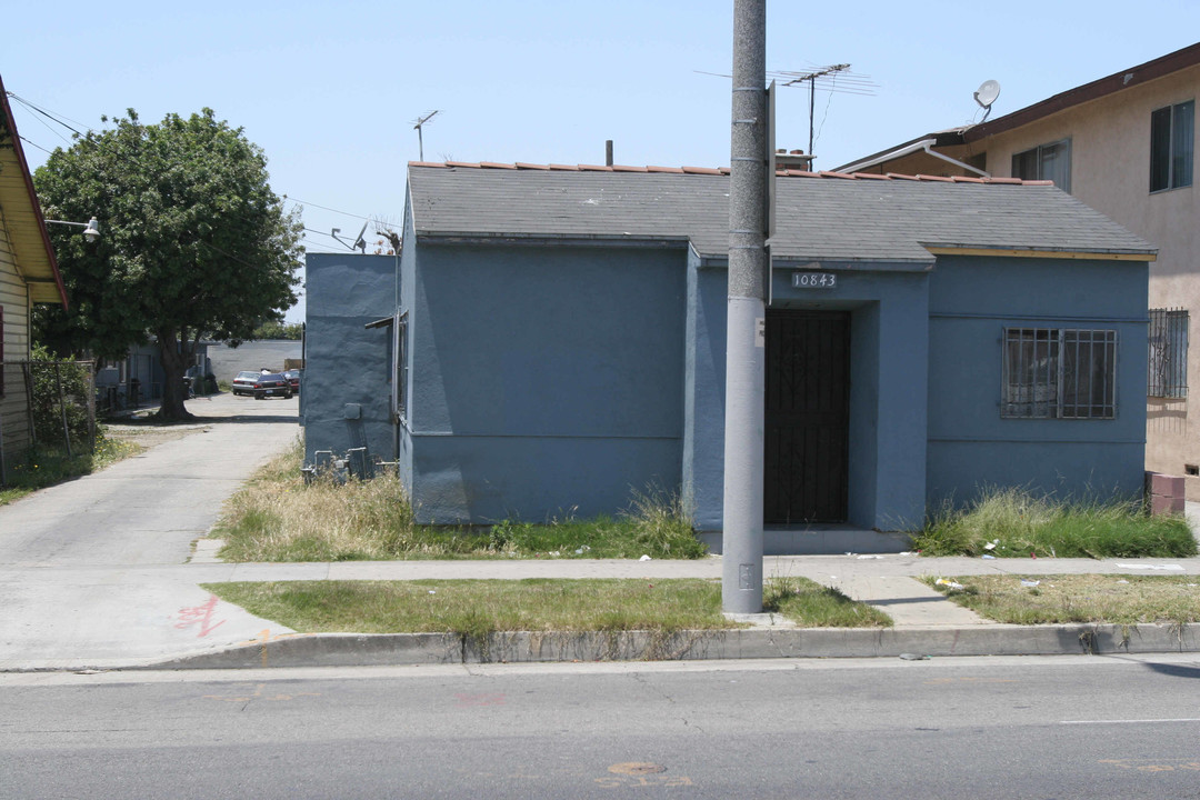 10843-10845 3/4 S Prairie Ave in Inglewood, CA - Building Photo