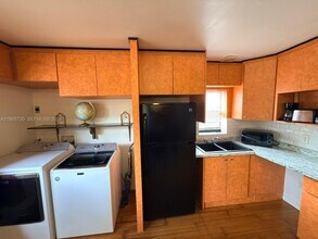 11460 NW 37th St in Sunrise, FL - Building Photo - Building Photo