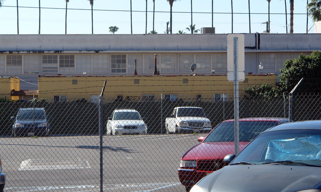 2142 N Arrowhead Ave in San Bernardino, CA - Foto de edificio - Building Photo