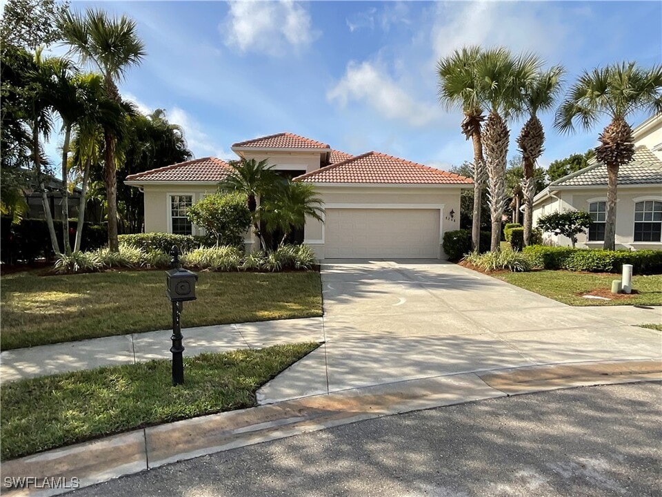 8248 Quaker Pl in Naples, FL - Building Photo