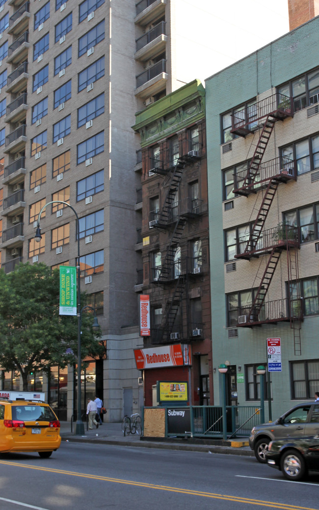 203 E 14th St in New York, NY - Foto de edificio - Building Photo