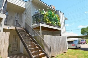 10501 South Dr in Houston, TX - Building Photo