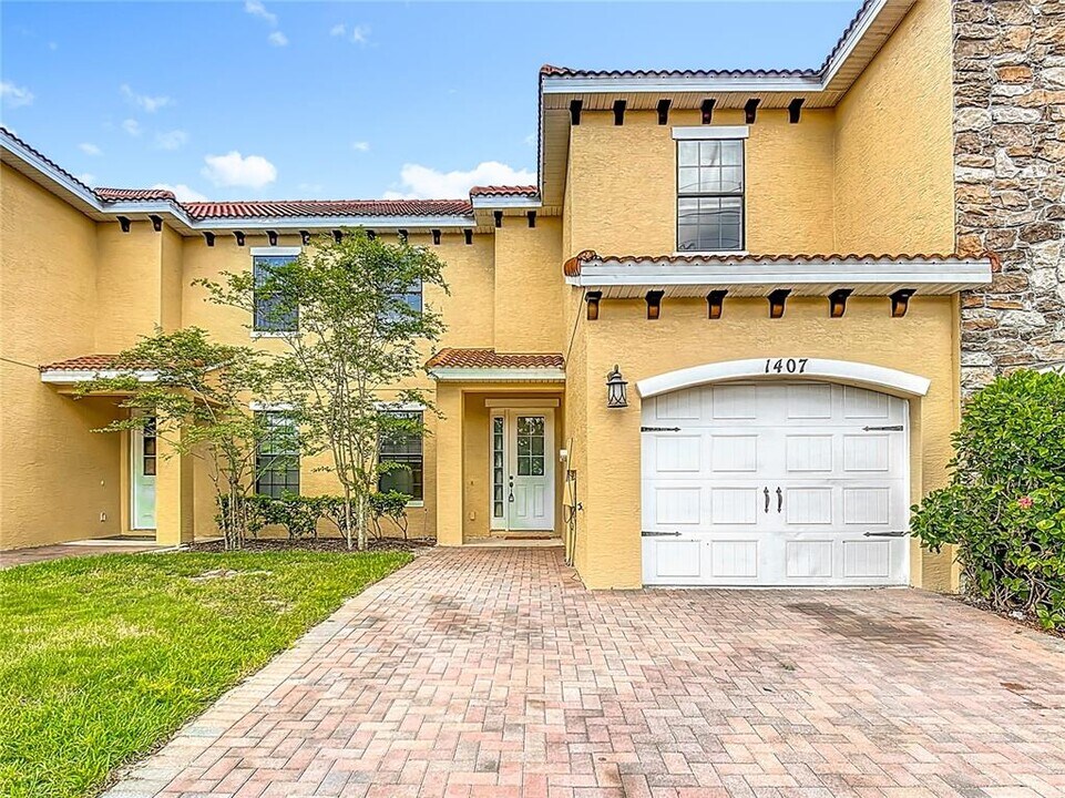 1407 Pacific Rd in Kissimmee, FL - Building Photo