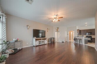 7619 Sarsaparilla Ln in Baytown, TX - Building Photo - Building Photo