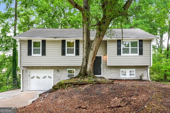 property at 2815 Fox Hall Ln N