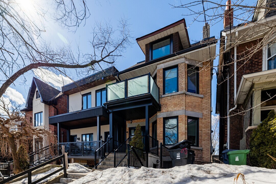 1502 Dufferin St in Toronto, ON - Building Photo