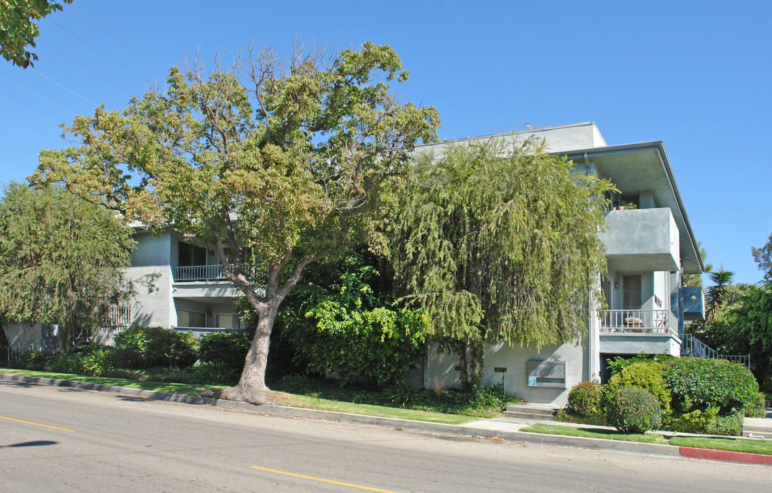 LUXURY LIVING AT AN AFFORDABLE PRICE in Los Angeles, CA - Building Photo