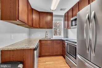 210 W Read St in Baltimore, MD - Building Photo - Building Photo