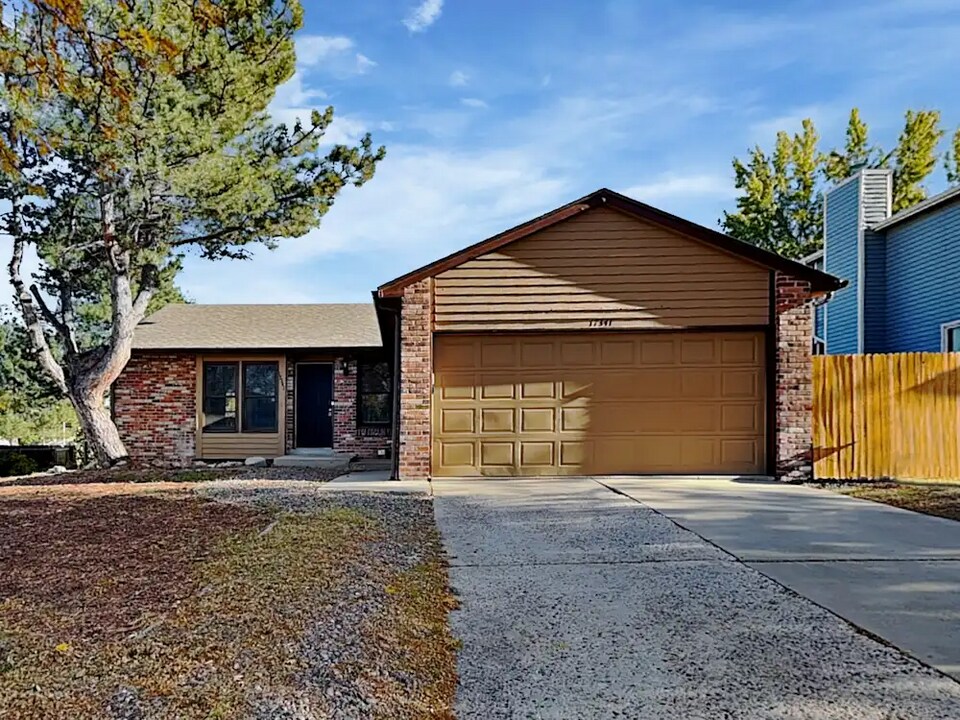 17342 E Wagontrail Pkwy in Aurora, CO - Building Photo