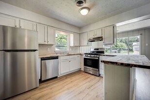 1702 Independence St in Fort Smith, AR - Building Photo