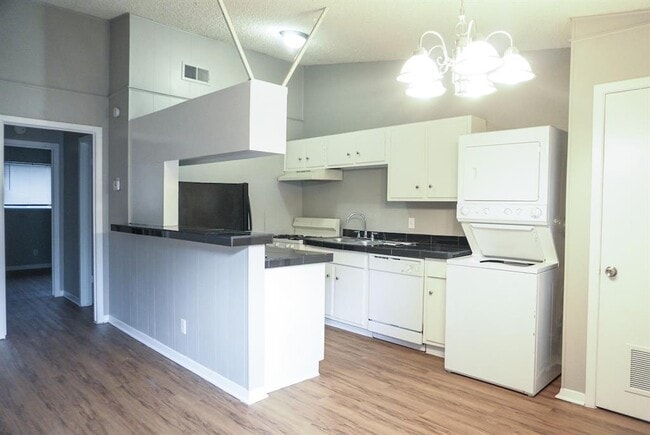 616 W 51st St in Austin, TX - Foto de edificio - Building Photo