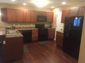 3727 Sandstone Dr in Champaign, IL - Building Photo - Building Photo