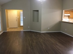 6530 Ithaca Falls in San Antonio, TX - Building Photo - Building Photo