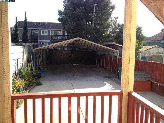 2117 E 21st St in Oakland, CA - Building Photo - Building Photo
