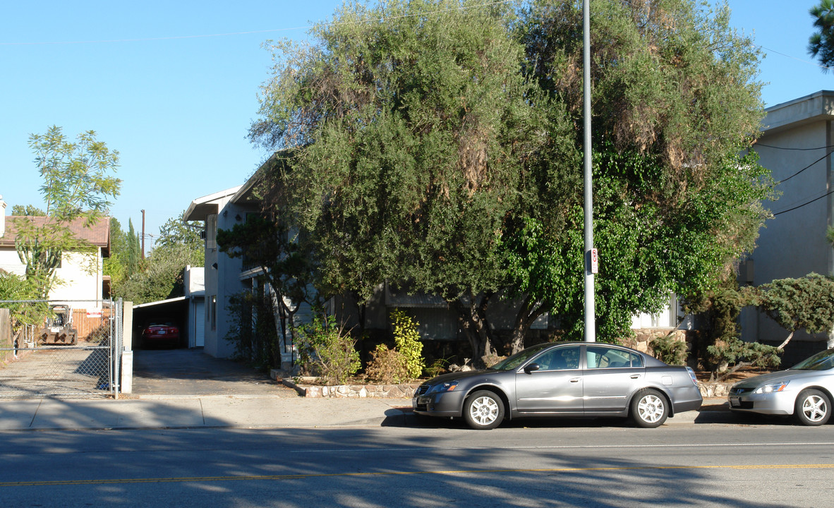 5804 Whitsett Ave in Valley Village, CA - Building Photo