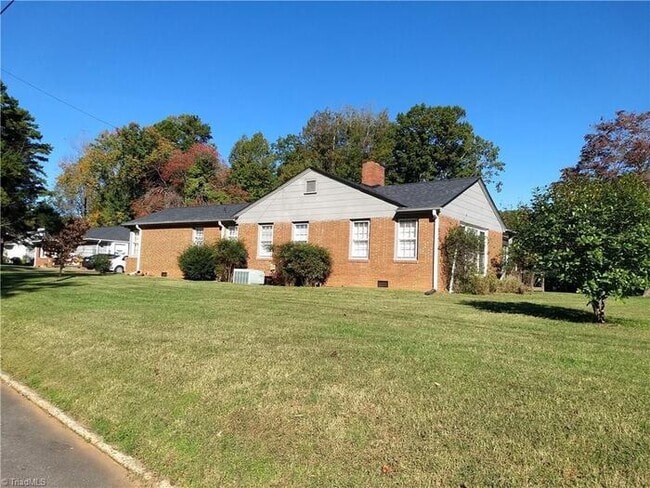 206 Ridgewood Dr in Lexington, NC - Building Photo - Building Photo