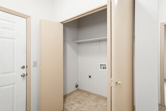 115-Wintercrest Apartments in McMinnville, OR - Foto de edificio - Interior Photo