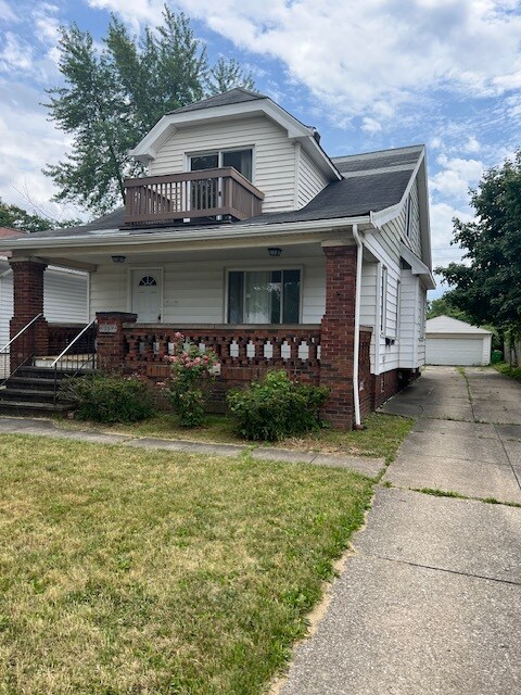 10012 Robinson Ave in Garfield Heights, OH - Building Photo