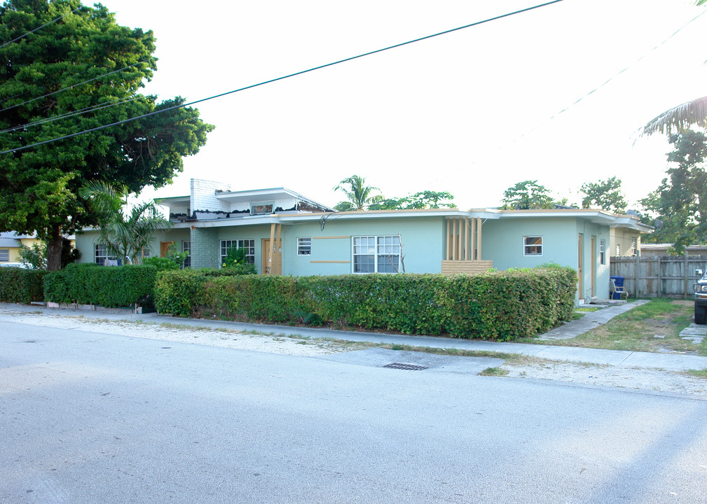 1200 NE 109th St in Miami, FL - Building Photo