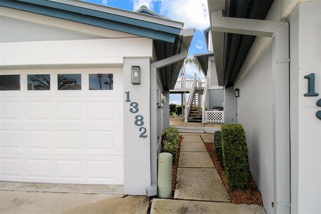 1382 Siesta Bayside Dr in Sarasota, FL - Building Photo - Building Photo