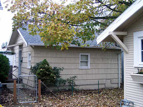 4936 NE 105th Ave in Portland, OR - Building Photo - Other