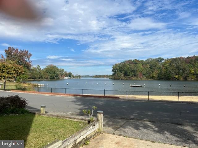2005 Shore Dr in Edgewater, MD - Building Photo