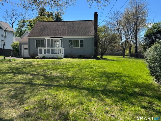 52 Maple Ave in North Haven, CT - Building Photo - Building Photo