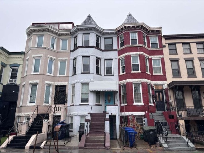 property at 1621 1st St NW