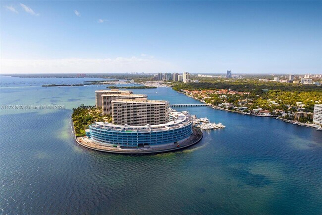 3 Grove Isle Dr, Unit C1003 in Miami, FL - Foto de edificio - Building Photo