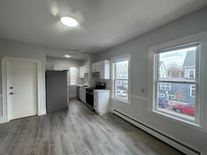 325 Highland Ave, Unit 2 in Somerville, MA - Building Photo - Building Photo