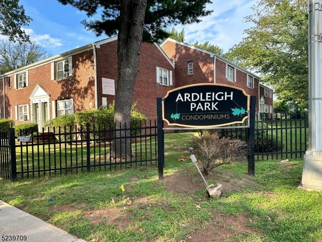 property at 1537A E St Georges Ave