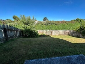 700 Edison Ave SW in Bandon, OR - Building Photo - Building Photo