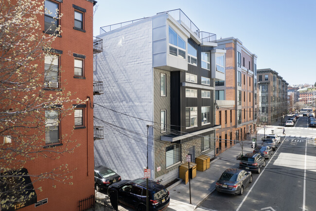 557 2nd St in Hoboken, NJ - Foto de edificio - Building Photo