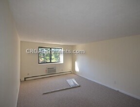 24 Whites Ave, Unit 68A in Watertown, MA - Foto de edificio - Building Photo