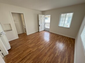 5058-68 Santa Monica Ave in San Diego, CA - Foto de edificio - Building Photo