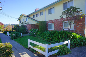 Gateway Apartments in San Leandro, CA - Building Photo - Building Photo