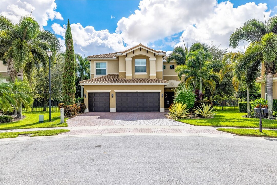 8110 Santalo Cove Ct in Boynton Beach, FL - Building Photo