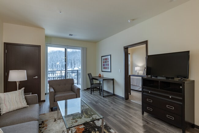 Middleton Center in Middleton, WI - Foto de edificio - Interior Photo